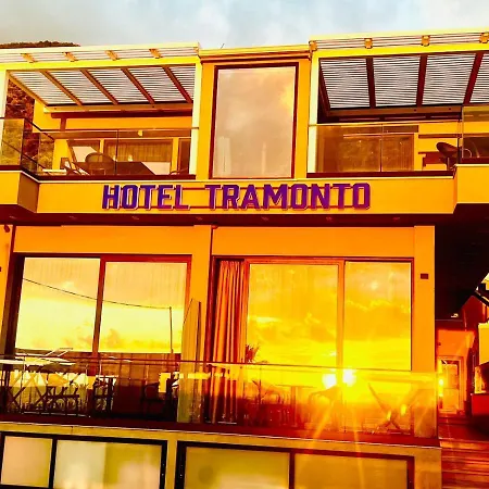 Tramonto Vlore * Radhime