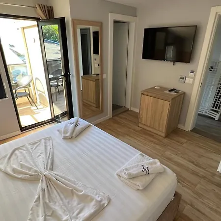 Tramonto Vlore * Radhime