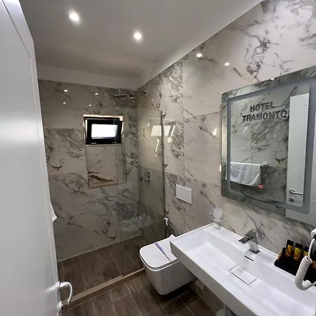 Tramonto Vlore * Radhimë