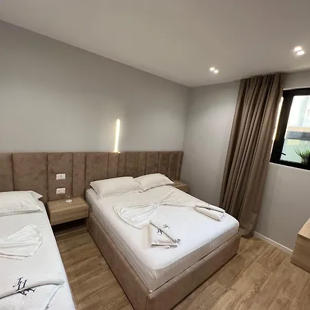 Tramonto Vlore * Radhimë