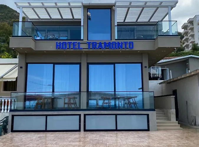 Tramonto Vlore מלון Radhimë