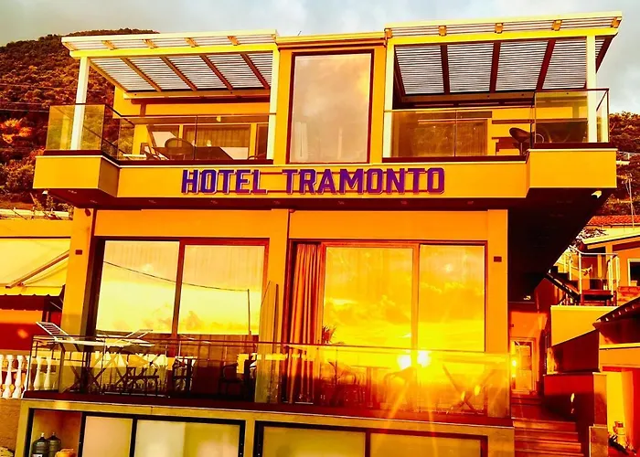 Tramonto Vlore * Radhima