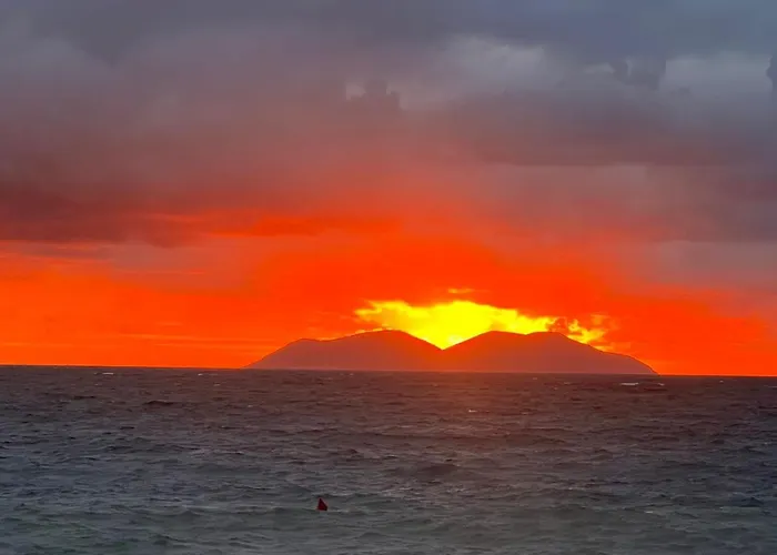 Tramonto Vlore מלון Radhimë