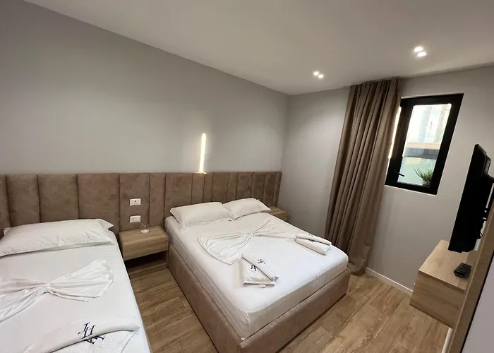 Tramonto Vlore * Radhima