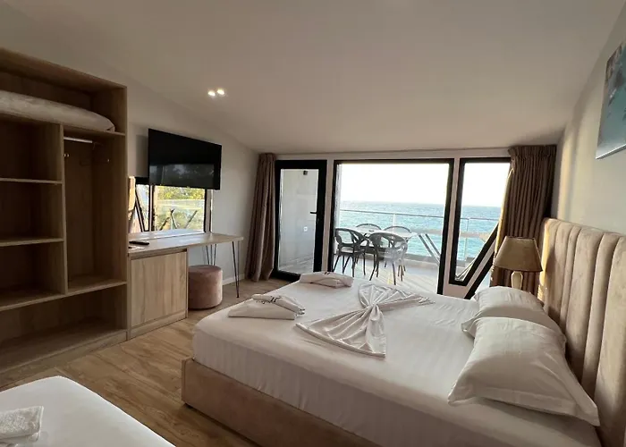 Tramonto Vlore Szálloda *