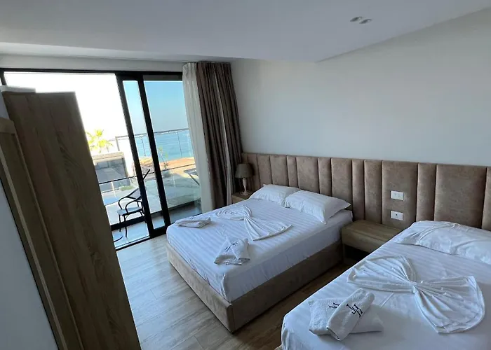 Tramonto Vlore * Radhima